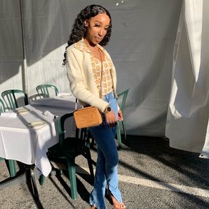 Meet your Posher, Maya